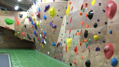 青森県のクライミング施設「glide（グライド） クライミング」